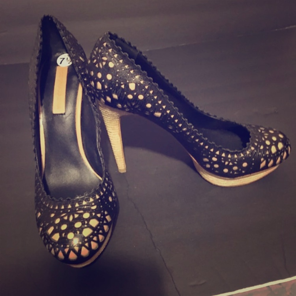 WOMENS BCBG MAXZARIA PUMPS